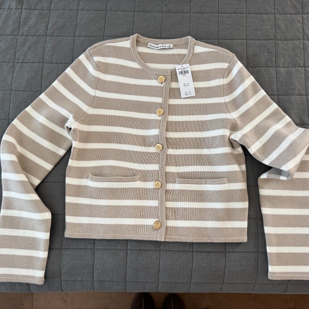 BRAND NEW: Women's Abercrombie & Fitch Sweater Jacket